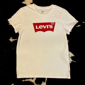 Levi’s Graphic Tee